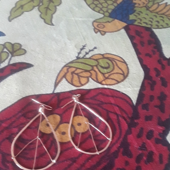 Give PEACE a Chance - Earrings
Peace Sign Earrings 
14 carat Gold. - Picture 3 of 3